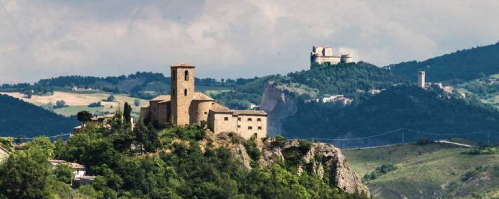 Il borgo di Montetiffi e le sue teglie famose in tutta la Romagna