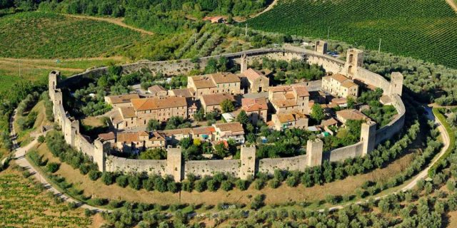 Agriturismi Siena | Borgo fortificato di Monteriggioni