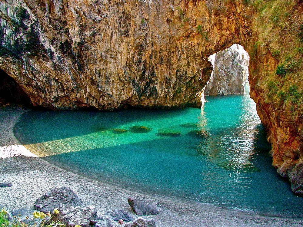 Risultati immagini per GIORNATA DI SOLE AL MARE IN CALABRIA SAN NICOLA ARCELLA